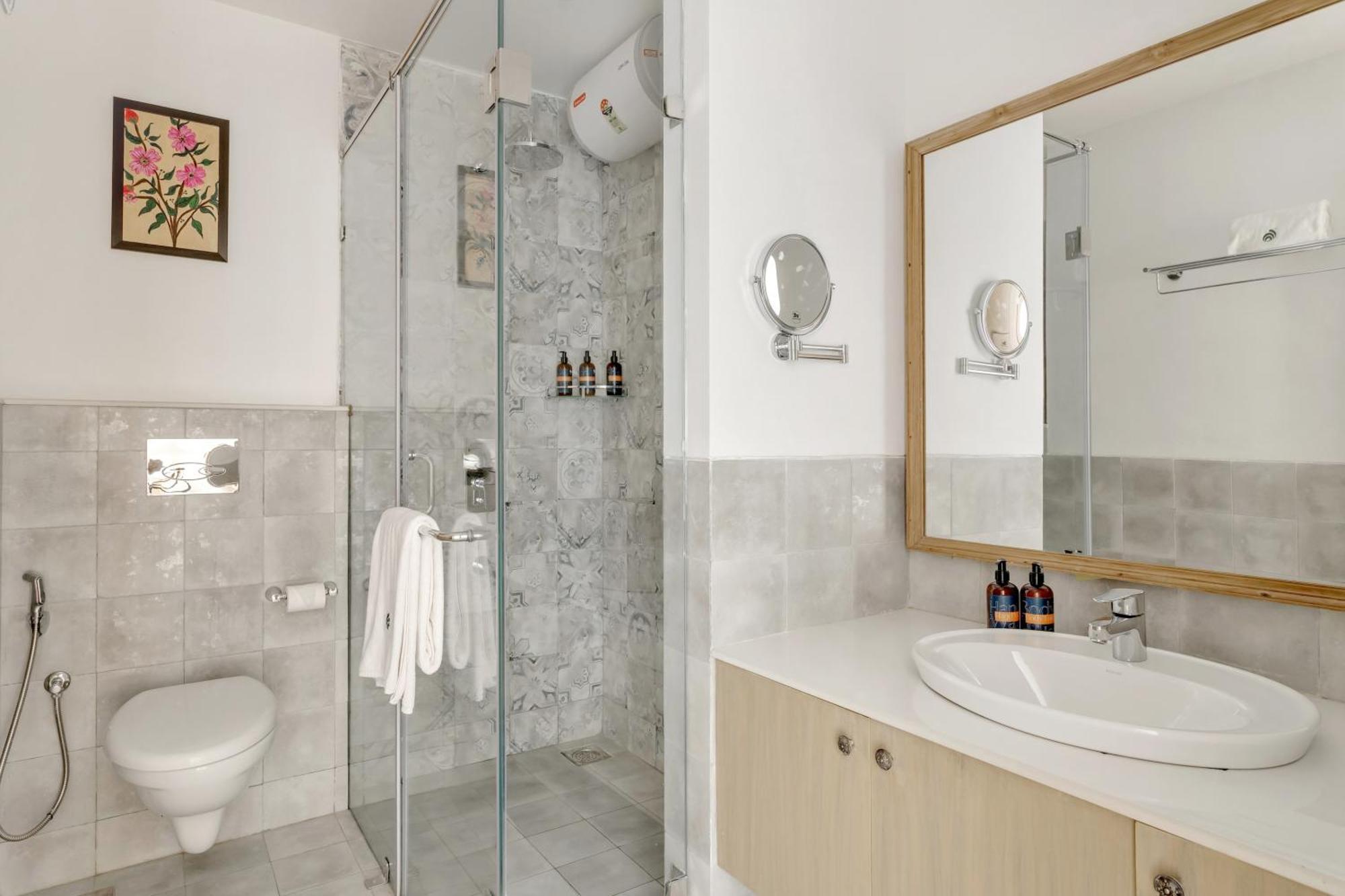 A Luxury 3bhk Duplex By Tiyastays * Candolim